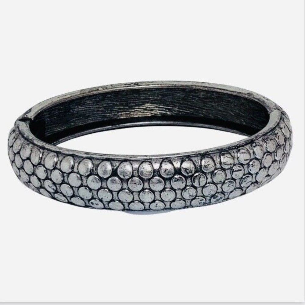Vintage Circle Cobblestone Snake Skin Hammered Silver Tone Clamper Bracelet 7.5